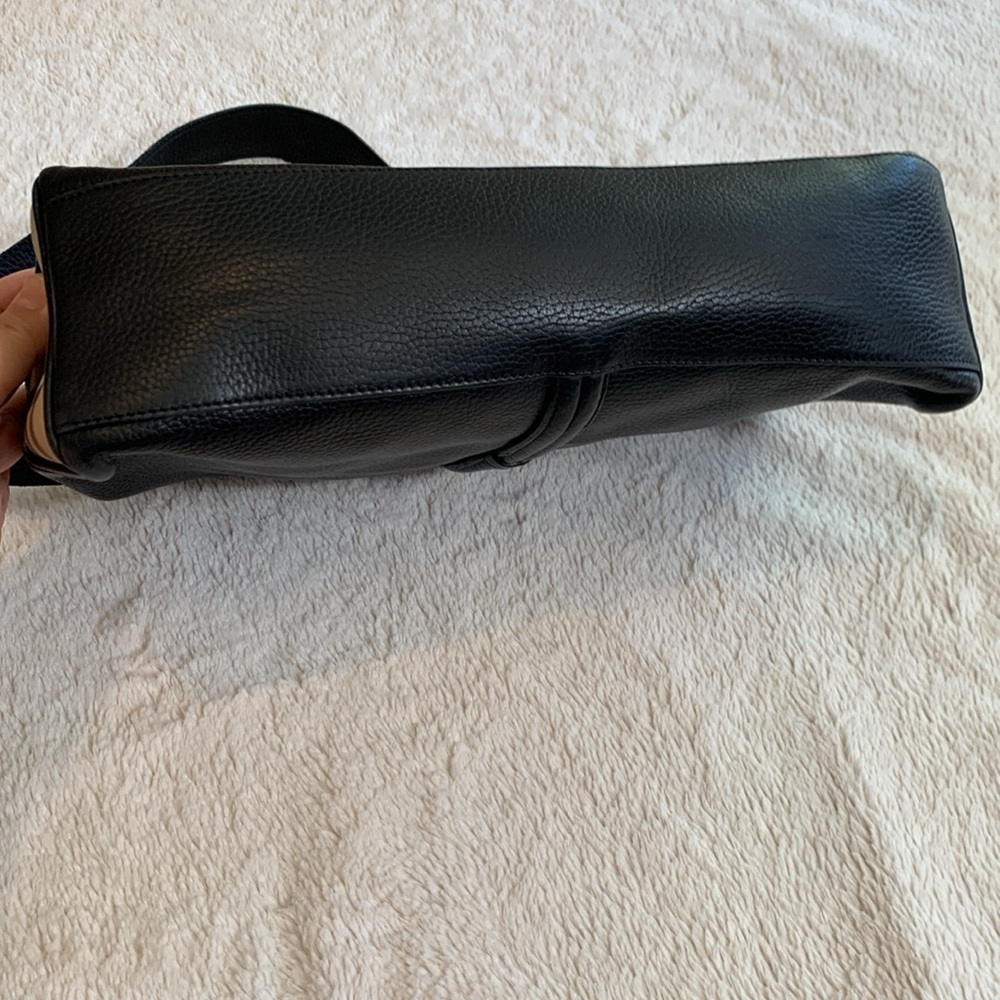 Vintage Burberry Pebbled Leather Horn Toggle Shoulder Bag in Black - Picture 15 of 16